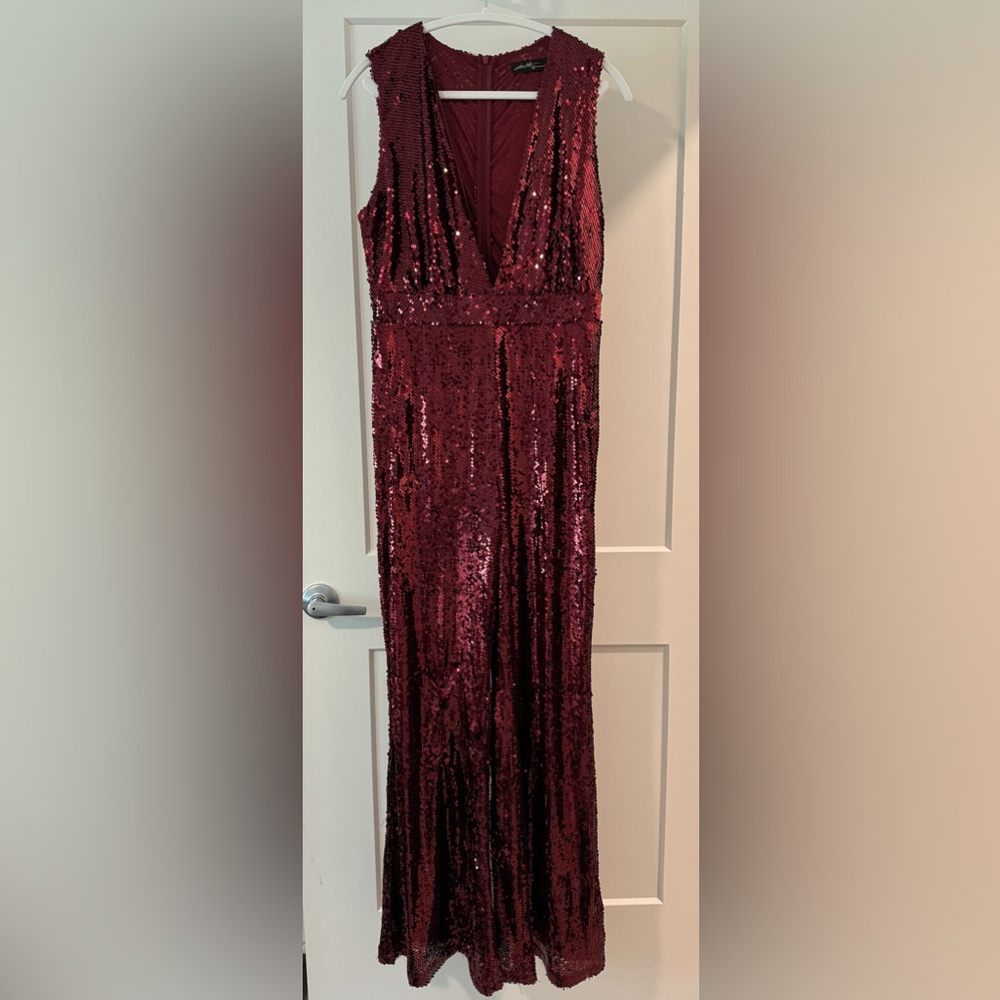 XL Sequin jumpsuit. Beautiful wine burgundy color. Great for holiday parties!